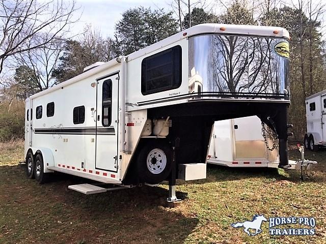 2004 Sundowner 3 Horse 7' Living Quarters w/RAMP & ELECTRIC JACK! 2004 Sundowner 3 Horse 7' Living Quarters w/RAMP & ELECTRIC JACK!