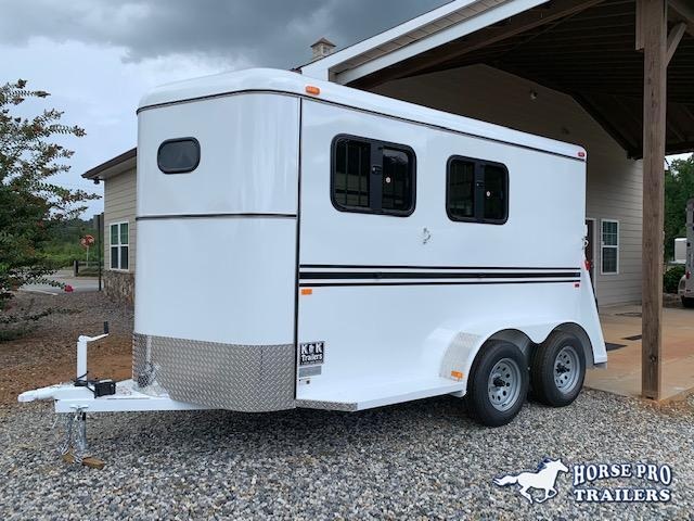 2020 Bee Trailers 2 Horse Slant Load Bumper Pull XL Horse Trailer 2020 Bee Trailers 2 Horse Slant Load Bumper Pull XL Horse Trailer