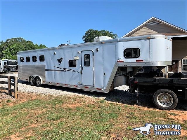 2007 Exiss 4 Horse/Toy Hauler 12'6 Living Quarters 2007 Exiss 4 Horse/Toy Hauler 12'6 Living Quarters