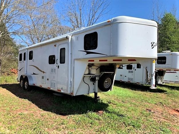 2011 Bison 3 Horse 8' Living Quarters 2011 Bison 3 Horse 8' Living Quarters