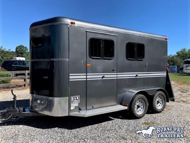 2017 Bee 2 Horse Slant Load Bumper Pull w/STUD PANEL & FULLY ENCLOSED! 2017 Bee 2 Horse Slant Load Bumper Pull w/STUD PANEL & FULLY ENCLOSED!