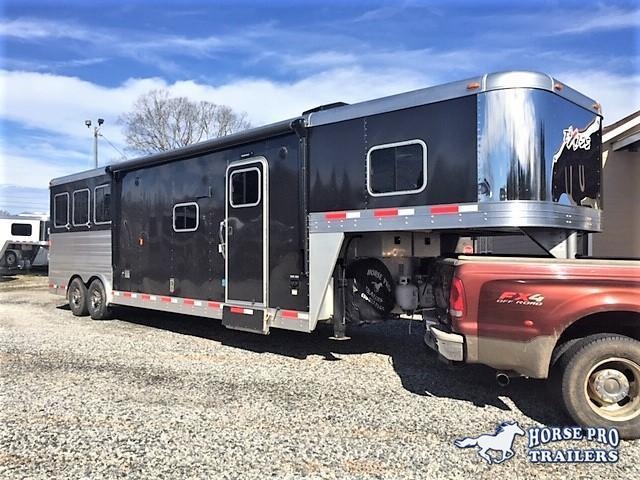 2017 Exiss Endeavor 3 Horse 12'6 Living Quarters w/Slide Out 2017 Exiss Endeavor 3 Horse 12'6 Living Quarters w/Slide Out
