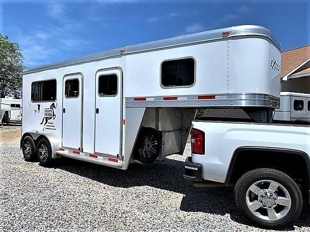 2017 Exiss Trailers 7200 ST 2 Horse Straight Load Gooseneck Horse Trailer 2017 Exiss Trailers 7200 ST 2 Horse Straight Load Gooseneck Horse Trailer