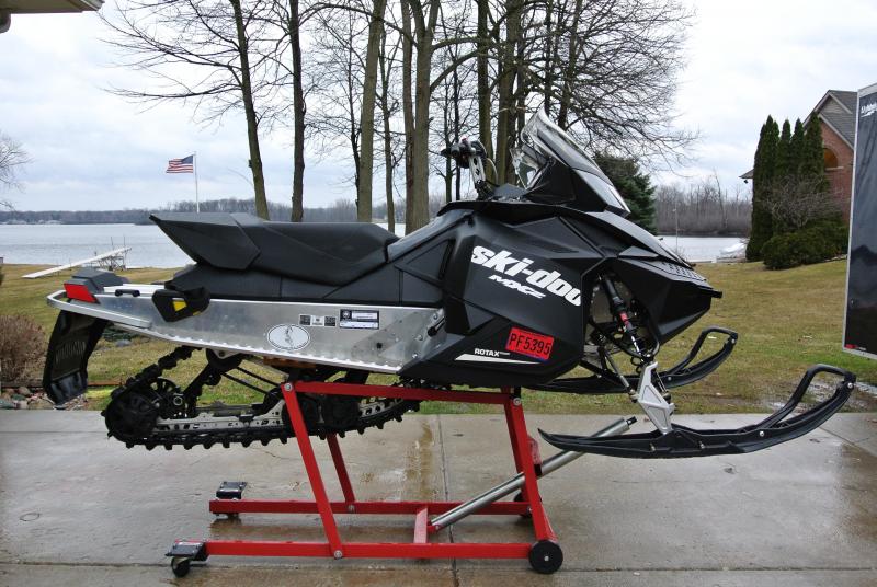 2015 Ski-Doo MXZ 600cc Snowmobile with only 2000 total miles. 2015 Ski-Doo MXZ 600cc Snowmobile with only 2000 total miles.