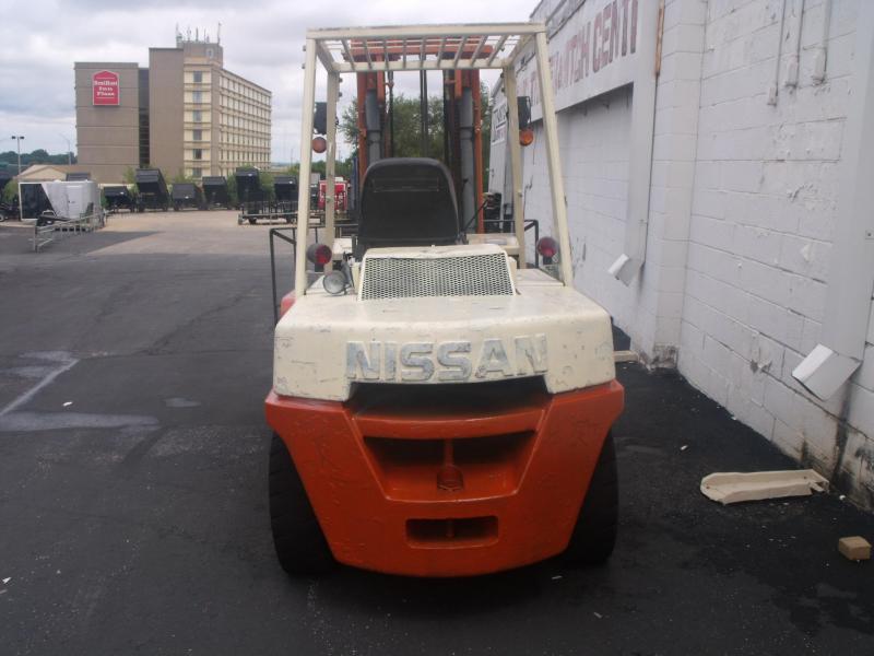 1997 Nissan Model 90 Fork Truck 3 Section Mast 4013 Hours 1997 Nissan Model 90 Fork Truck 3 Section Mast 4013 Hours
